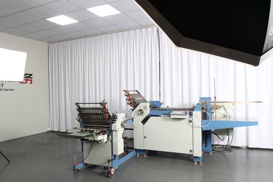 Máquina de dobramento de papel automática 380V da dobra transversal para a fatura da brochura